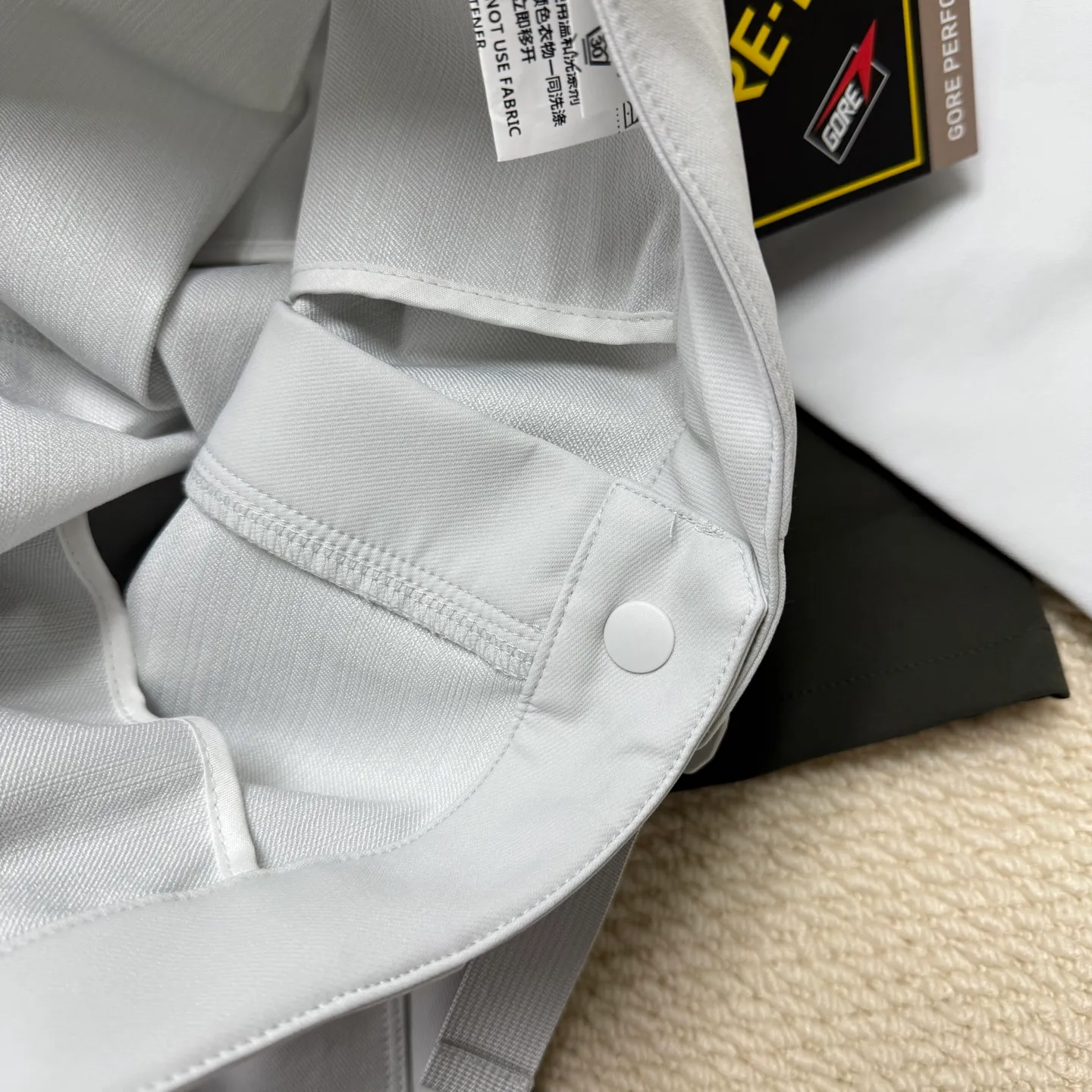 ARC'TERYX LOGO Arc'teryx Gore-Tex ， Breathable ， ， ， 。 、 、 、 ， ， / ，Wear-Resistant ，Classic LOGO ， ， 。 ： + ， ； + ， ； / ， Shoes ； + ， 。 ， / /Black Versatile ， ，Lightweight ， 。 ： 、 、Black Size：M-3XL Size ： M 98 80 102 18.5 115-130 L 100 84 106 19 130-145 XL 102 88 110 19.5 145-160 2XL 104 92 114 20 160-175 3XL 106 96 118 20.5 175-190 Breathable、 、Wear-Resistant Versatile， ！ ～